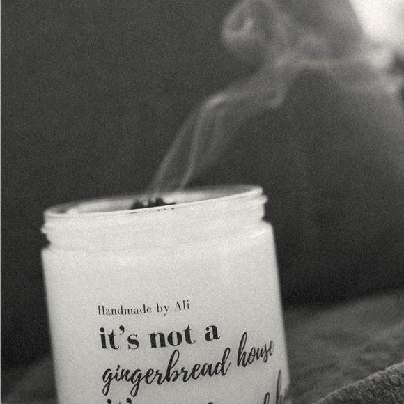 Gingerbread - Handmade 100% Pure Soy Wax Wood-Wicked Candle - Picture 3 of 6